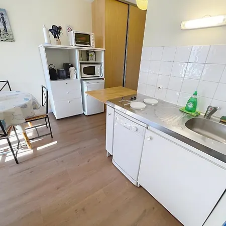 Apartment T2 Avec Ascenseur, Hypercentre, A 50m De La Plage, Wifi, Tv Connectee, Linge En Option - Fr-1-361-4 *