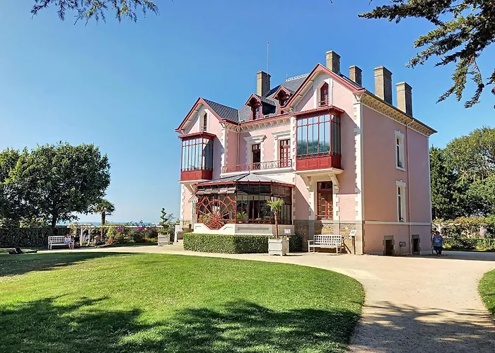 T2 Avec Ascenseur, Hypercentre, A 50m De La Plage, Wifi, Tv Connectee, Linge En Option - Fr-1-361-4 * Granville